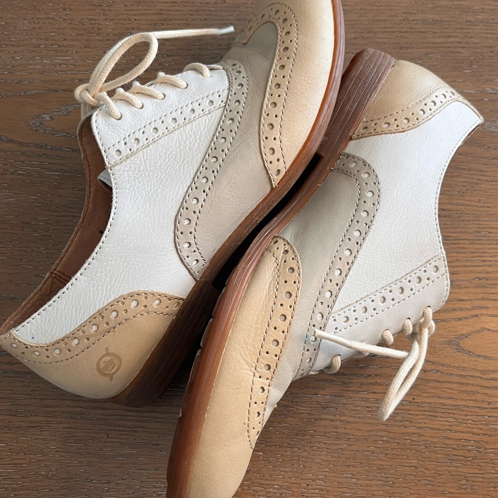 Born Two-Tone Cream and Light Tan Brogue Lace-Up Flats Size 9 - Picture 6 of 13
